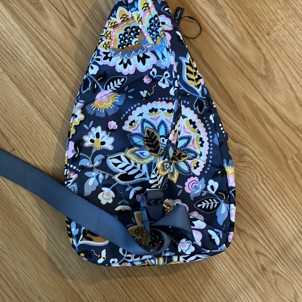 🆕Vera Bradley Lighten Up‎ Sling, Charmont Meadow NWOT - Picture 3 of 8